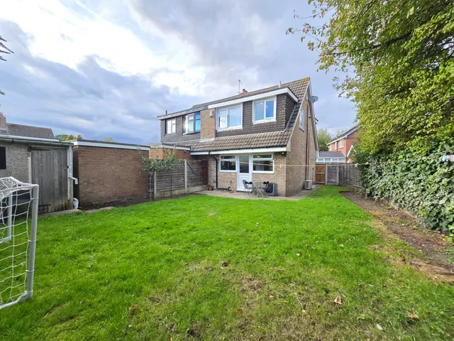 Redesmere Close, Altrincham, photo 2