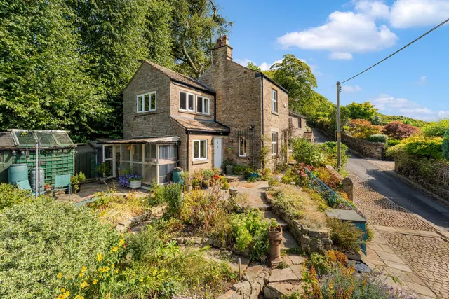 Bollington, Macclesfield, photo 1