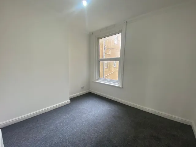 Alhambra Road, Southsea, PO4, photo 1