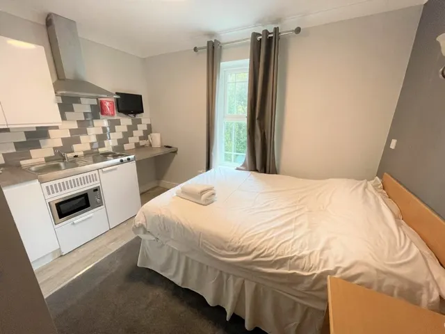 Bath Road, Reading, Berkshire, photo 1