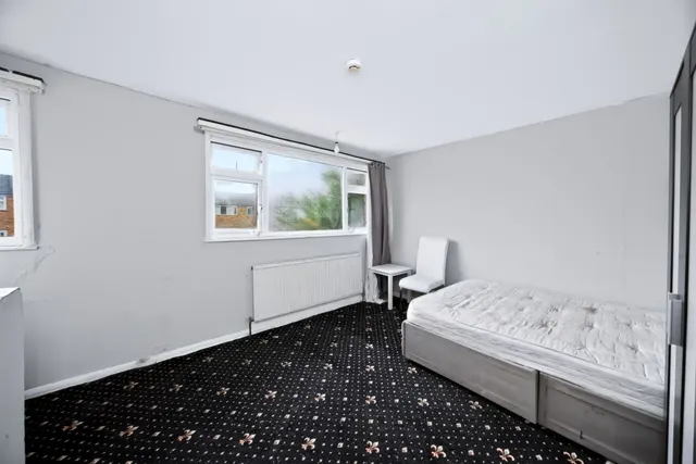 Tenby Drive, Luton, photo 1