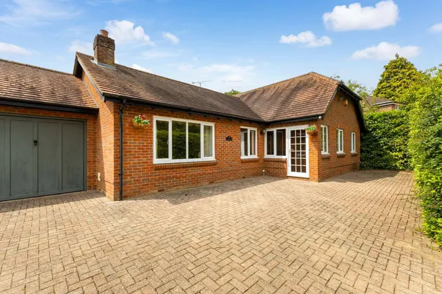 Weston Road, Upton Grey, Basingstoke, Hampshire, RG25 2RH, photo 1