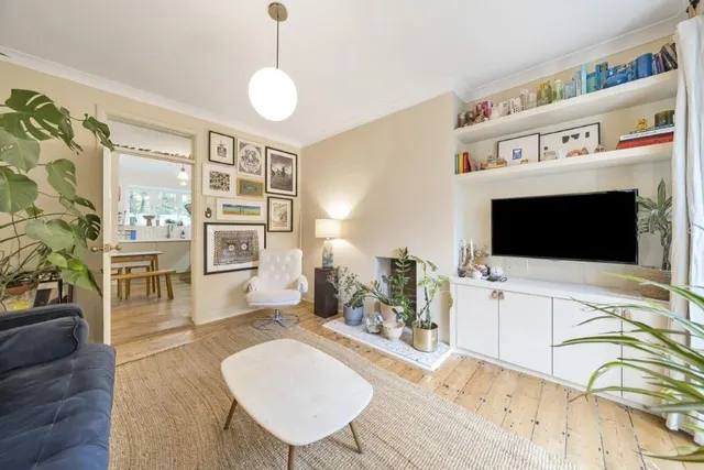 Thornton Road, London, SW12, photo 1