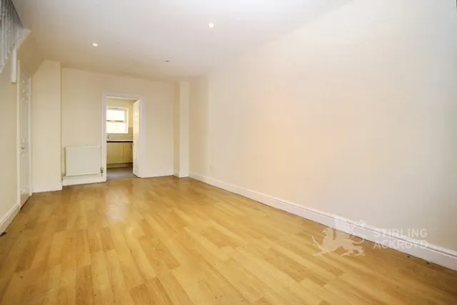 Drummond Road, Guildford, GU1, photo 2