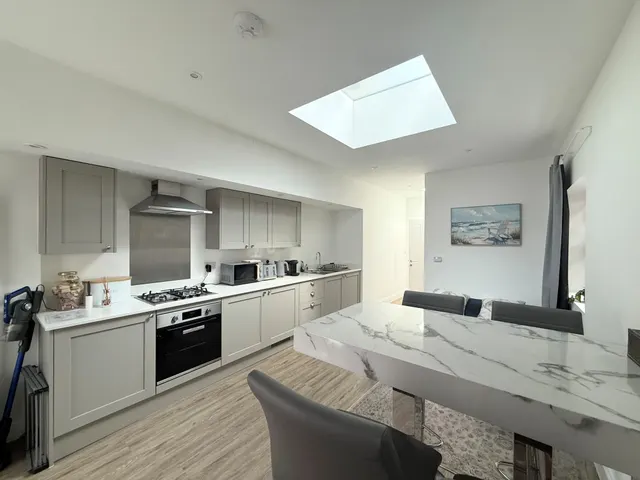 Christchurch Road, Bournemouth, BH1, photo 1