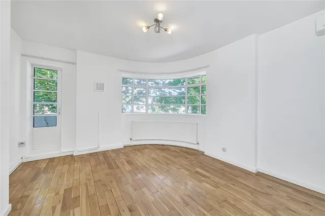 Oaklands Estate, London, SW4, photo 1