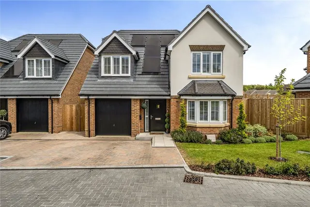 4 bedroom house, Pakenham Road, Bracknell, RG12