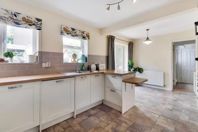 Photo 3 — Grampian Close, Tunbridge Wells, TN2