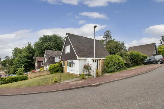 Photo 2 — Grampian Close, Tunbridge Wells, TN2