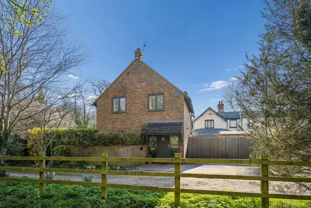 Menmarsh Road, Worminghall, HP18, photo 1