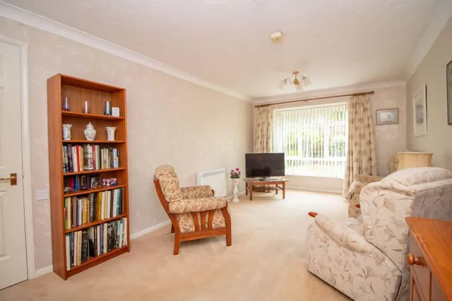 Photo 3 — 38 Holman Close, Waterlooville, PO8 8HD