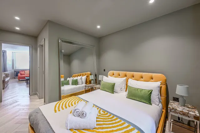 Photo 3 — Basement Flat, 16 Wetherby Place, London