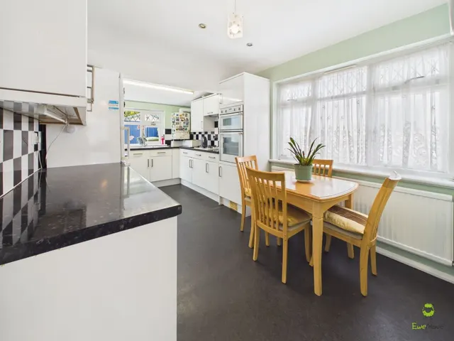 Abbotts Walk, Bexleyheath, DA7, photo 1