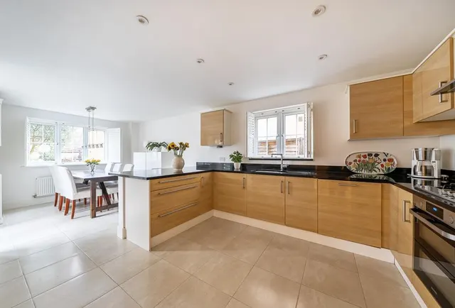 Brookfield Drive, Horley, RH6, photo 2