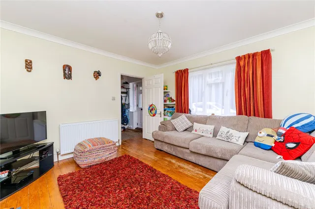 Photo 3 — Bishops Grove, Hampton, TW12 1AJ