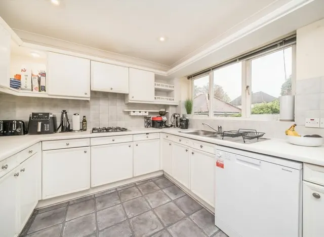 Photo 3 — Harvest Lane, Thames Ditton, KT7