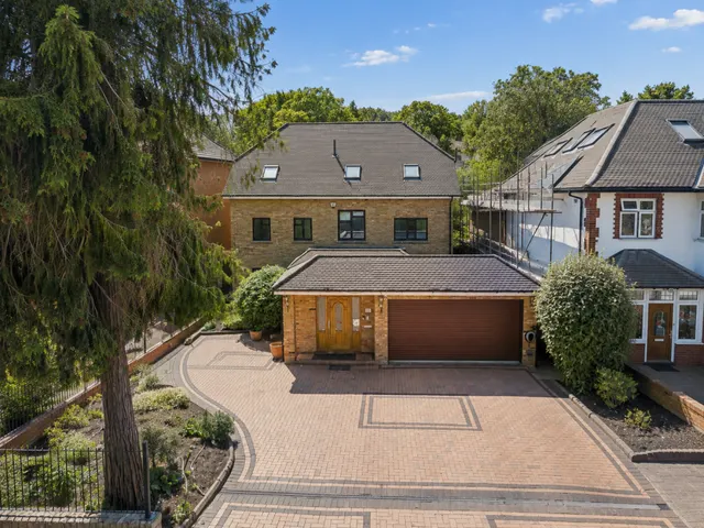 The Avenue, Hatch End, HA5, photo 1