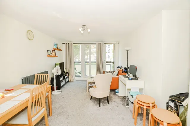 Photo 2 — Gardner Close, London, E11