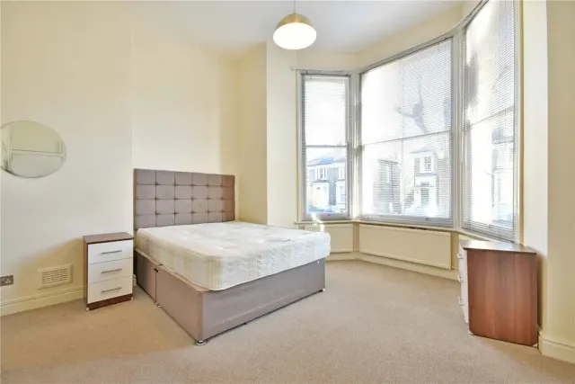 Photo 3 — Cavendish Road, Brondesbury, London, NW6