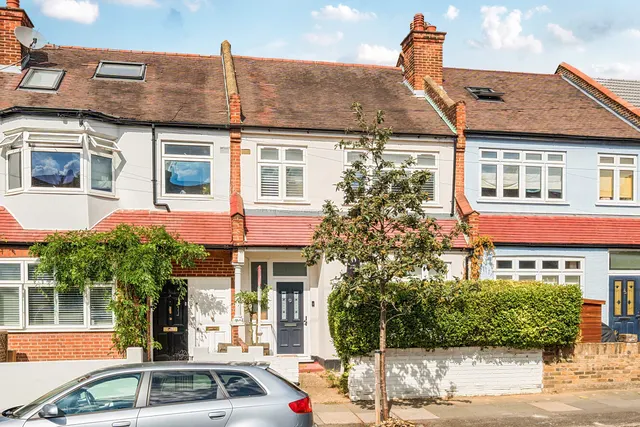 3 bedroom property — Links Road, Tooting, London, SW17