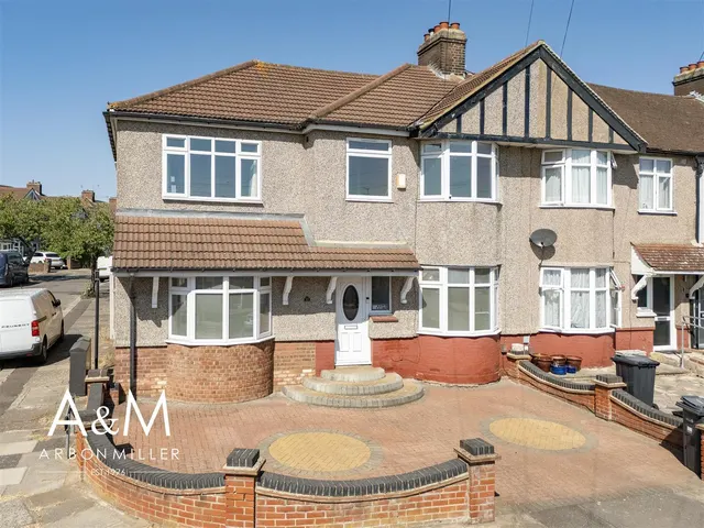 Belvedere Avenue, Clayhall, Esssex, Ilford, Essex, IG50UE, photo 1