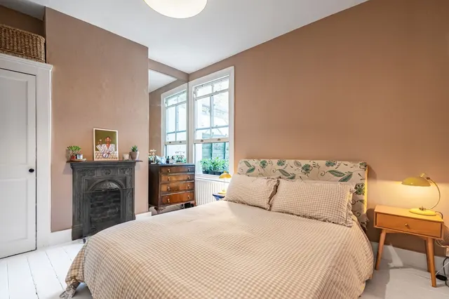 Photo 3 — Treport Street, Earlsfield, London, SW18
