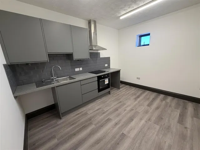 2 bedroom first floor — Dorchester Road, Weymouth, DT3 5HU