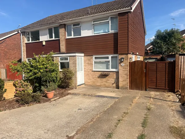 Alders Avenue, East Grinstead, photo 1