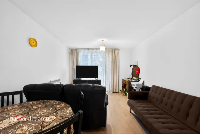 Highfield Road, Feltham, TW13, photo 2