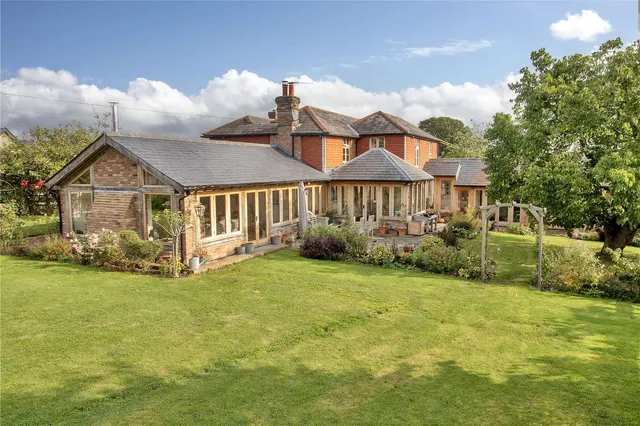 Hale Oak Road, Weald, Sevenoaks, Kent, TN14 6NQ, photo 1