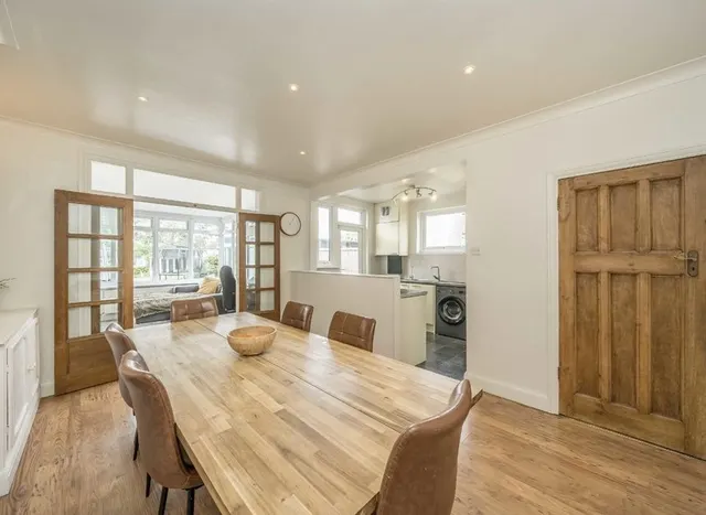 Manor Lane, Sunbury-On-Thames, TW16, photo 3