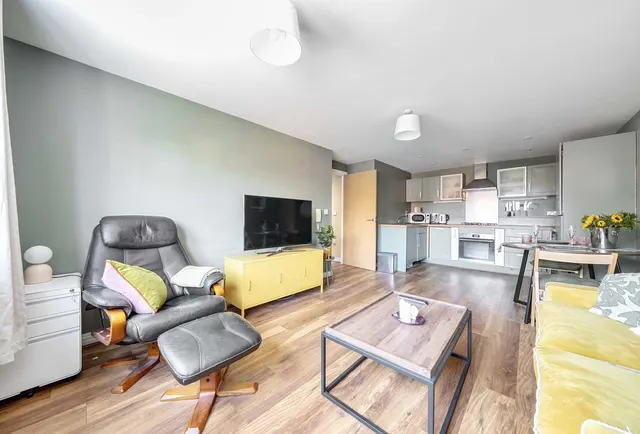 Photo 3 — Brighton Road, Redhill, RH1 6SB