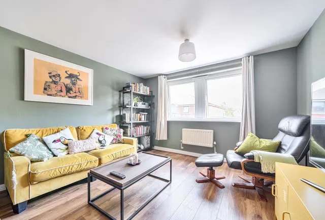 Brighton Road, Redhill, RH1 6SB, photo 1