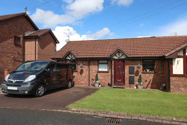 Glazebrook Close, Heywood OL10 3EA, photo 1