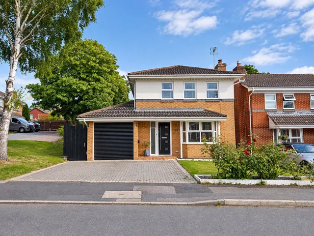 Oldwood Chase, Farnborough, GU14, photo 1
