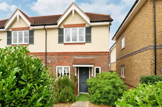 Old Halliford Place, Shepperton, Surrey, TW17 9BF, photo 1