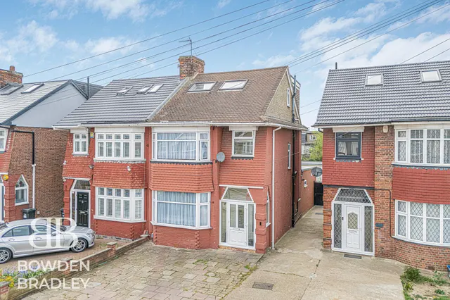 Harewood Drive, Clayhall, IG5, photo 1