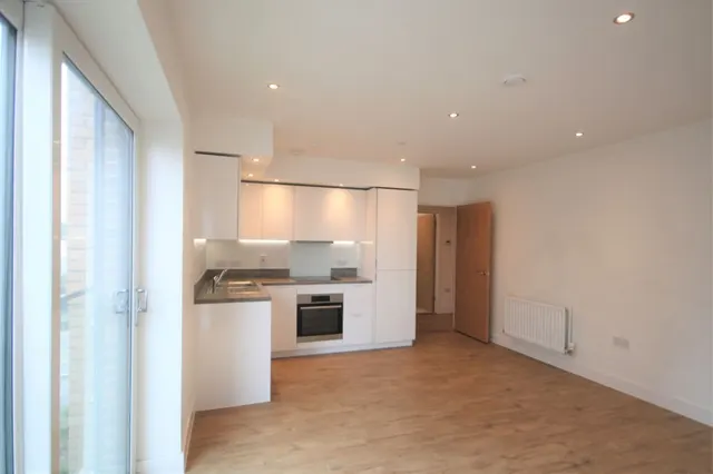 Stirling Drive, Luton, LU2, photo 3
