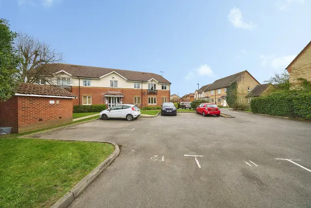 Pacific Close, Feltham, TW14, photo 1