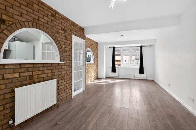 Laburnum Avenue, Hornchurch, RM12, photo 2