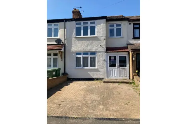 Laburnum Avenue, Hornchurch, RM12, photo 1
