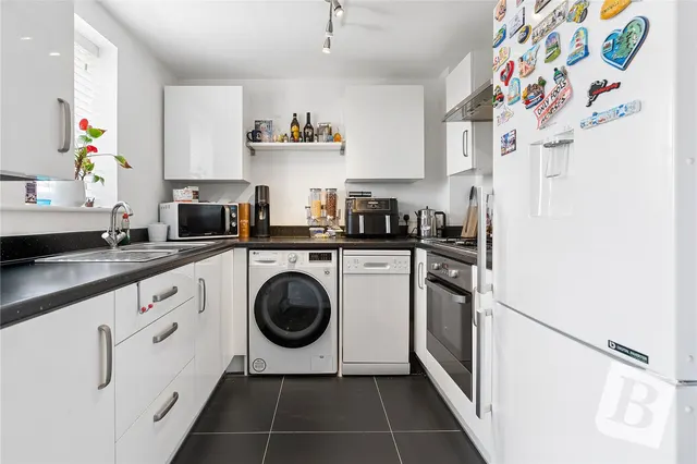 Photo 3 — Warwick Crescent, Basildon, Essex, SS15