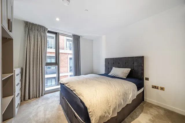 Photo 3 — Apartment 802, Westmark Tower, LONDON