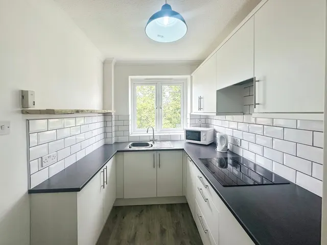 Bolton Road, Pendlebury, M27, photo 2