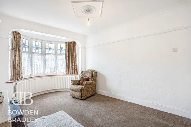 Horns Road, Barkingside, IG6, photo 3