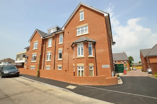 Oliver Court, Bournemouth, 1 Cromwell Gardens, BH5 2DG, photo 1