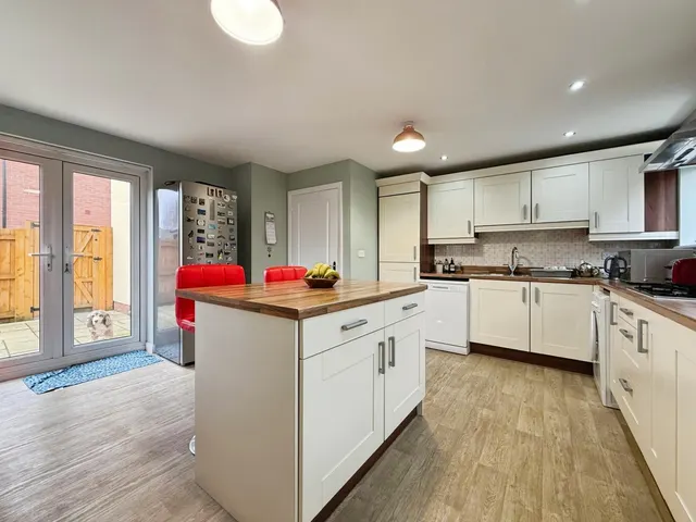 Seldon Crescent, Exeter, EX1, photo 2