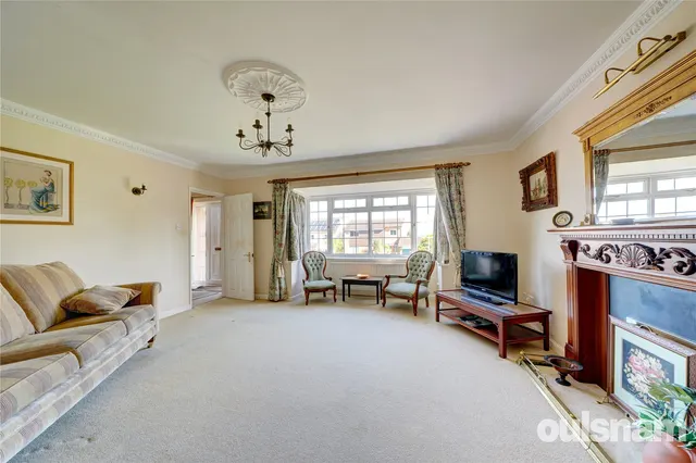 Photo 2 — Valentine Close, Droitwich, Worcestershire, WR9 7SD