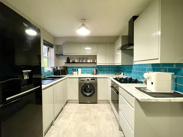 Photo 2 — Vesey Close, Farnborough, Hampshire, GU14 8UT