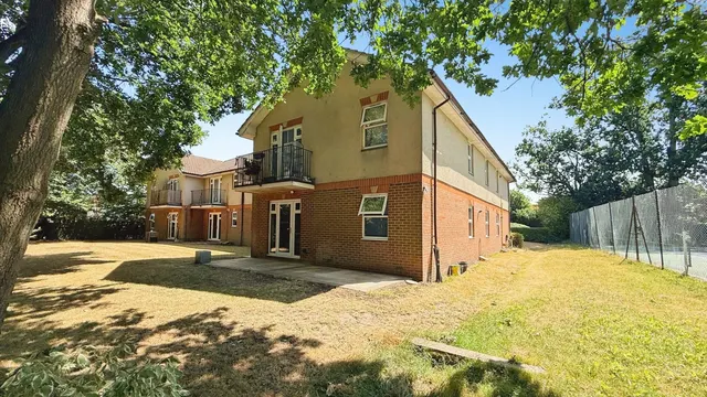 Vesey Close, Farnborough, Hampshire, GU14 8UT, photo 1